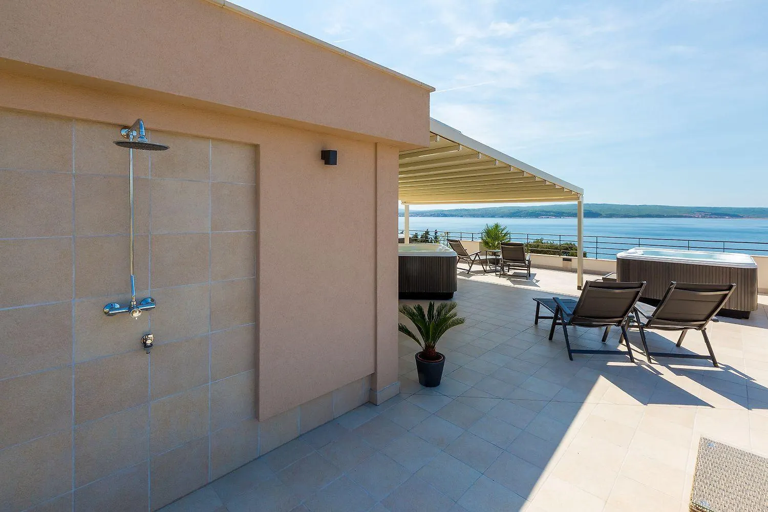 Faszienierendes Apartment Nur 100 Meter Zum Strand Mit Jacuzzi, Sauna, Meerblick Dramalj
